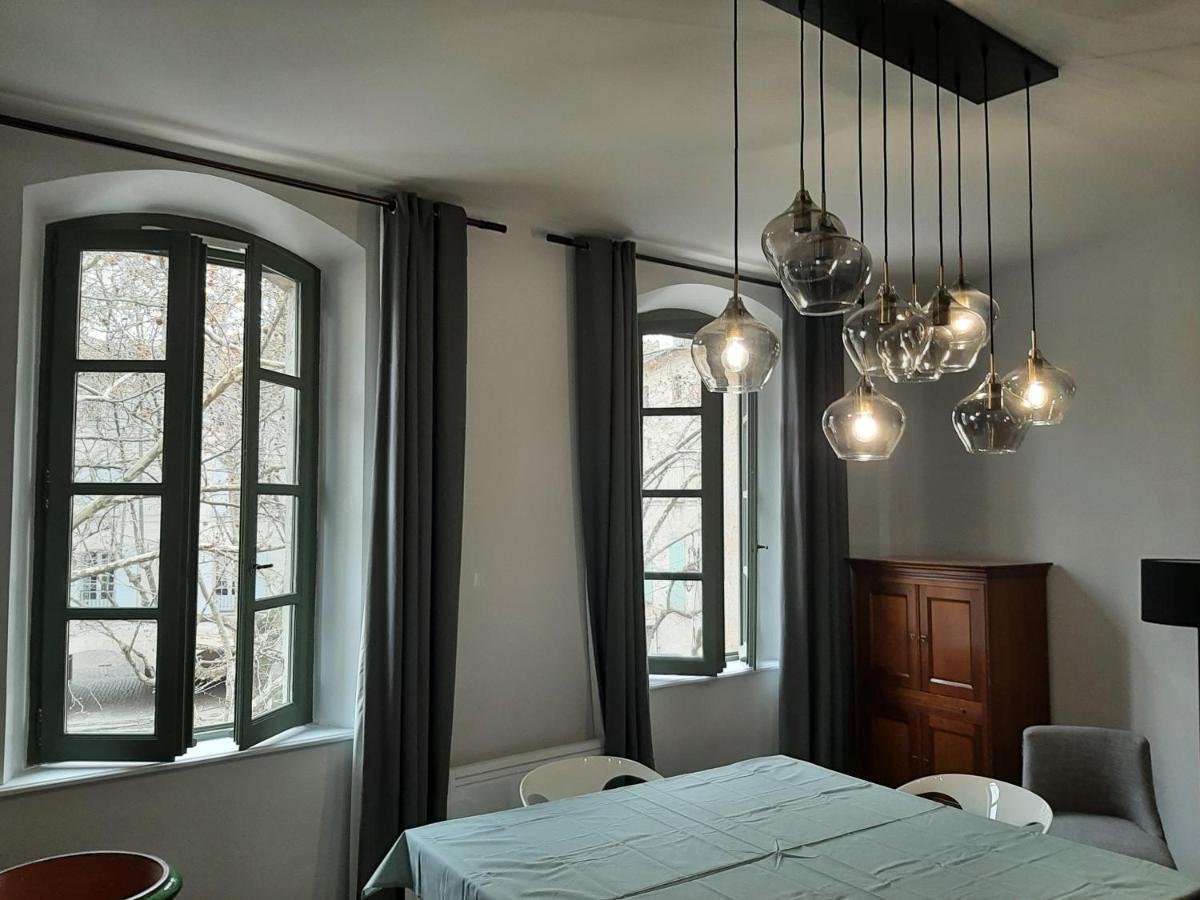 Une chambre à Uzès Extérieur photo
