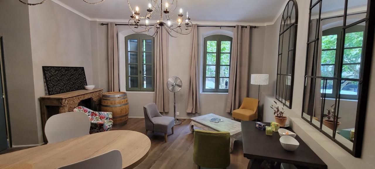 Une chambre à Uzès Extérieur photo