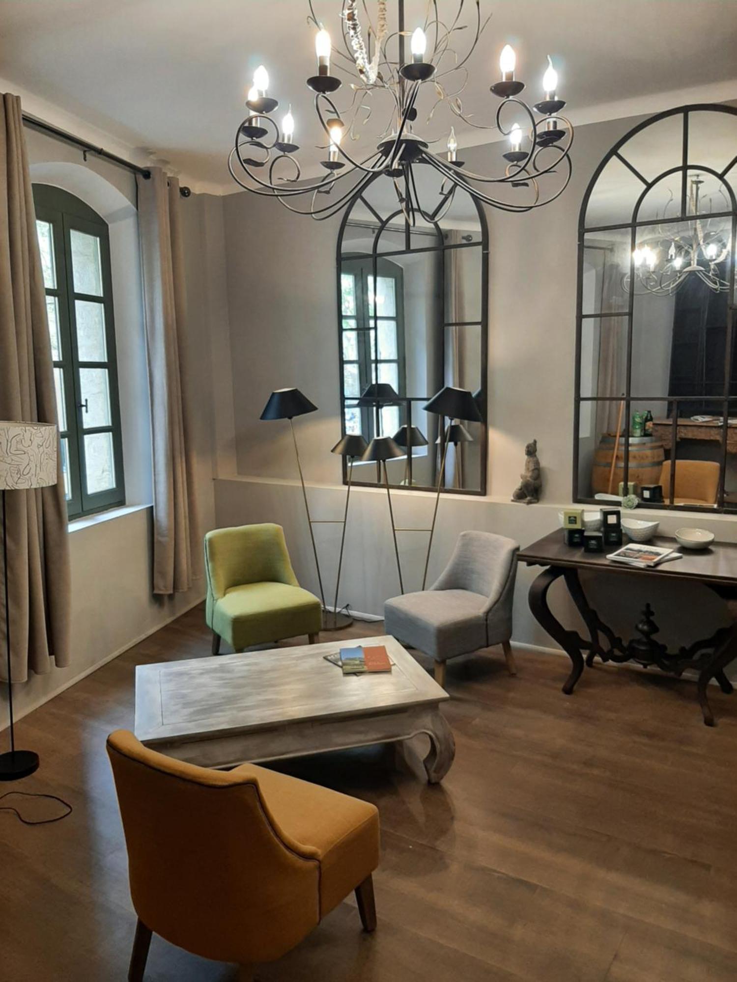 Une chambre à Uzès Extérieur photo